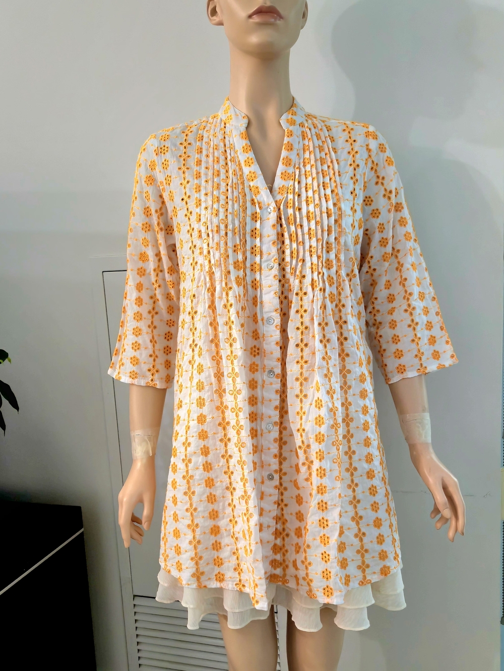 COTTON White Button-Down Top with Orange Floral Embroidery Size S/M